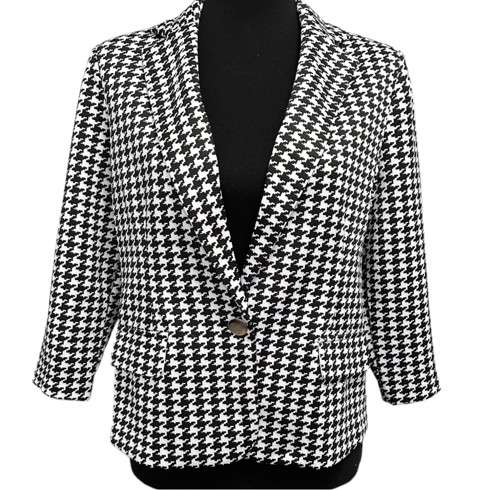 NYCC Black and White Blazer 3/4 Sleeves. Women’s size PL (Petite Large)